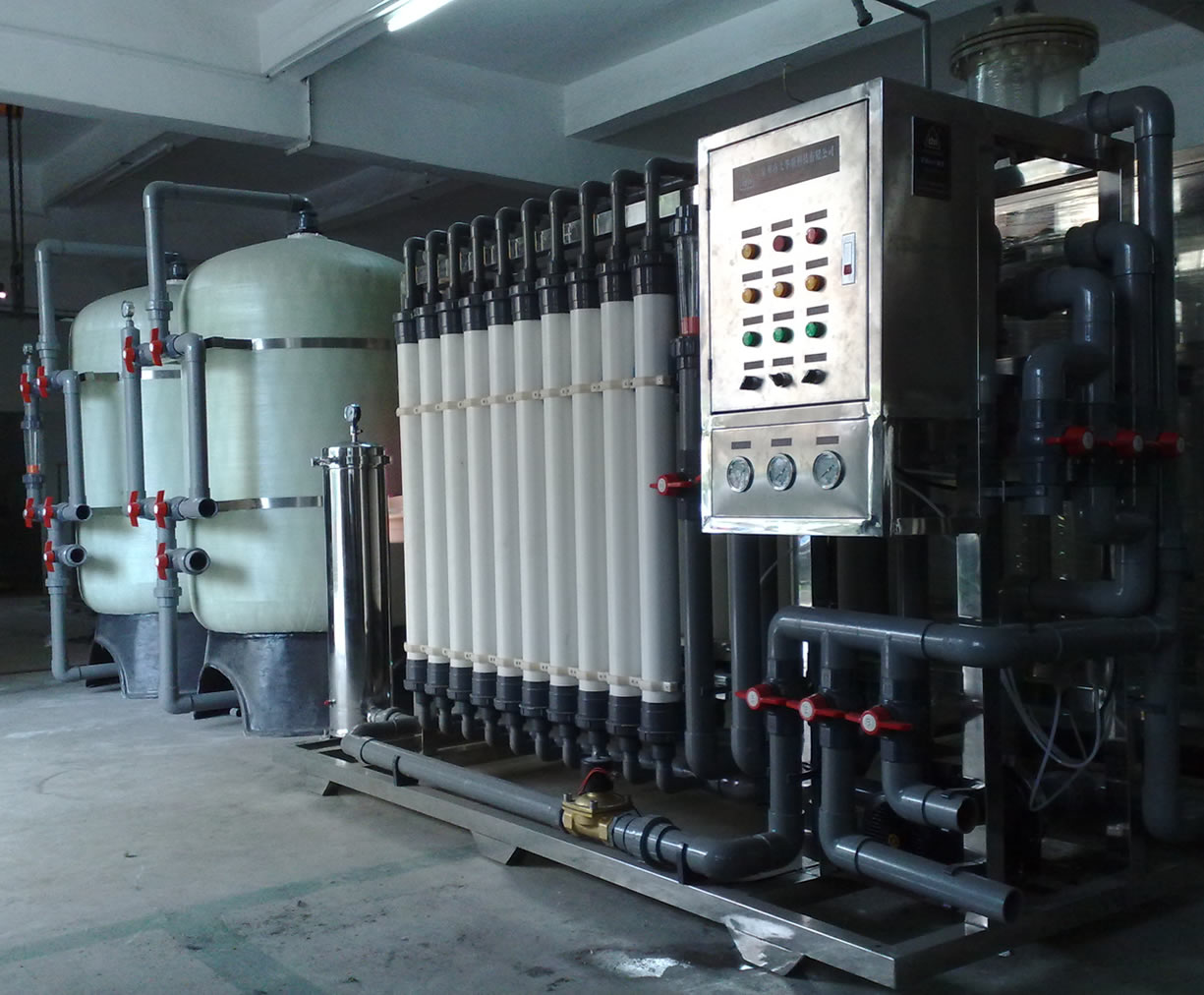 桶裝礦泉水設(shè)備圖片 桶裝礦泉水設(shè)備圖片