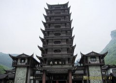 張家界武陵源風景區(qū)2.2KW恒壓供水設備+不銹鋼保溫水箱一套